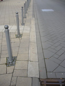 Beispiel aus Ludwigsburg für auf "Null cm" abgesenkte Bordsteine